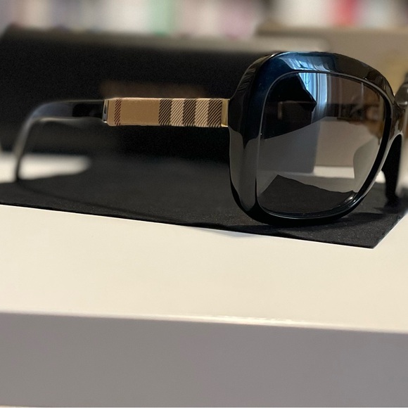 Burberry Black Sunglasses - Picture 5 of 5